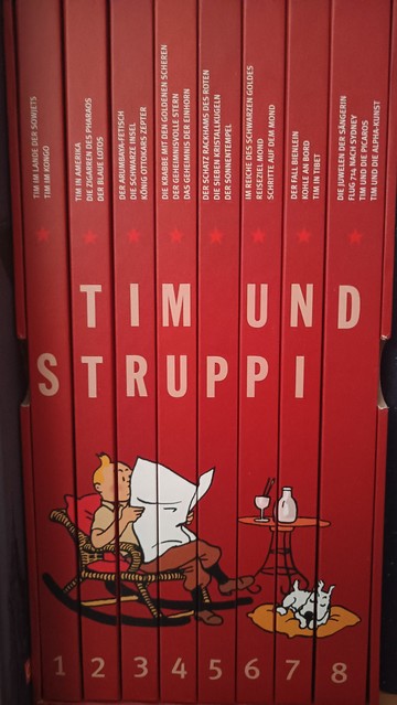 Buchrücken im Schuber: 

Hergé - Tim und Struppi 

Gesamtausgabe in 8 Bänden 